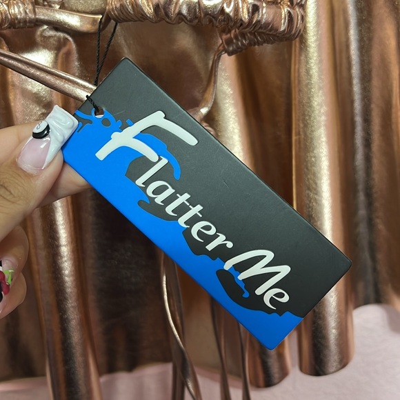 Flatter Me Rose Gold Shiny Bikni Top & Skirt Set. Size XL - Picture 3 of 7